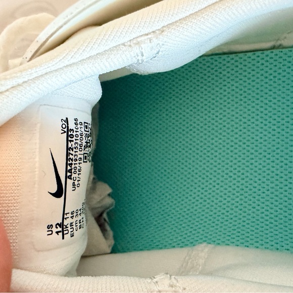 Nike SB White and Aqua Sneakers - Picture 5 of 7